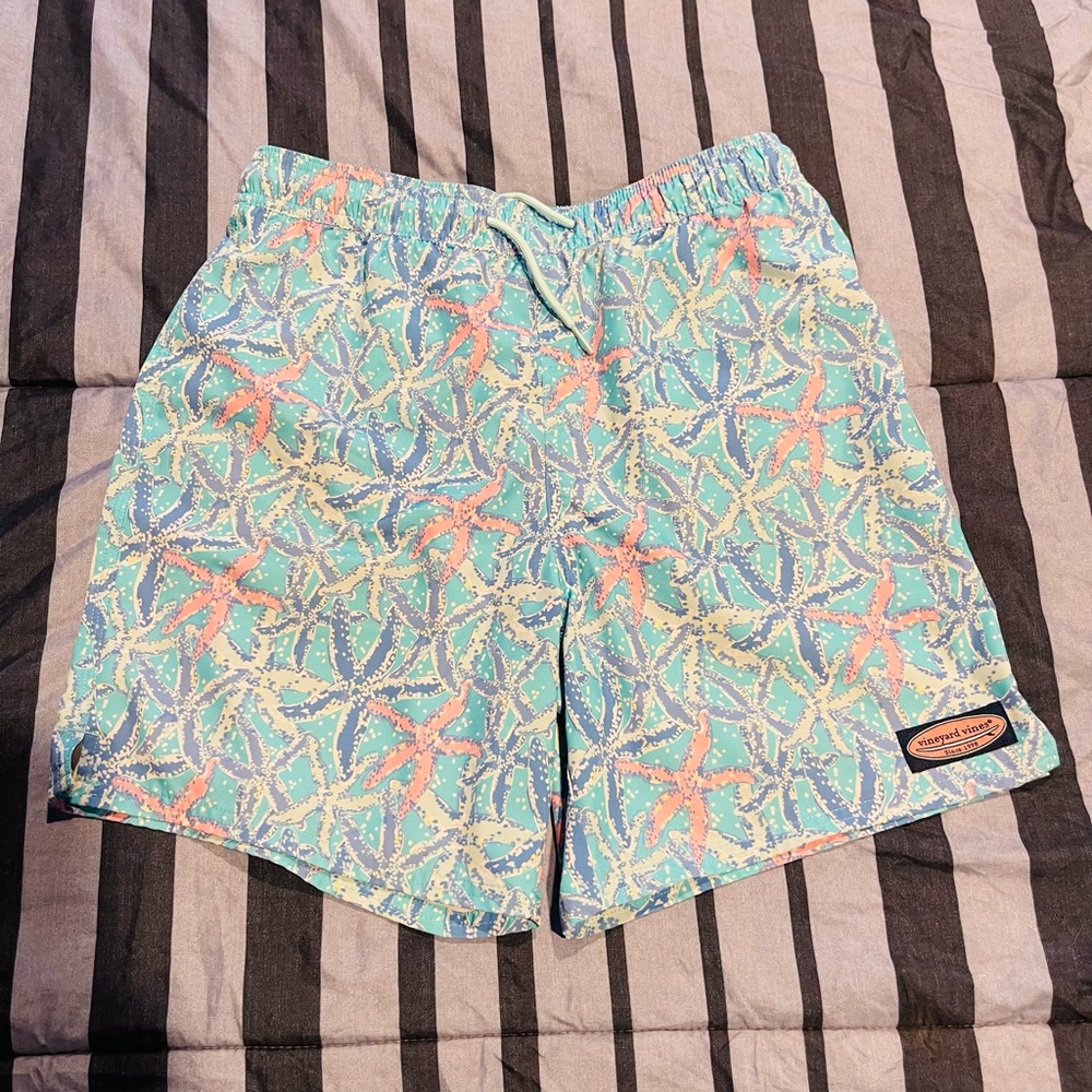 Vineyard vines boys size large swimsuit